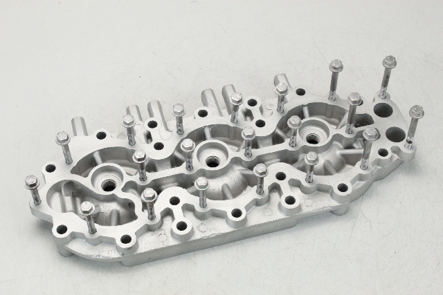 323682 0323682 Johnson Evinrude 1979-1988 Cylinder Head 60 70 75 HP 3 Cylinder