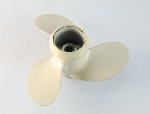 386669 Johnson Evinrude 1974-05 RH 10 x 5 Propeller 8 9.9 15 HP 6 MO HUB WTY