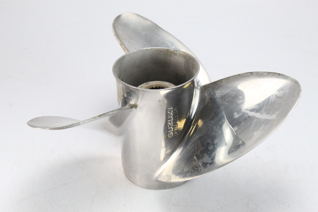 58700-93L10-000  Suzuki 1986 & UP SST RH 3 X 16 x 18.5 R Propeller 150 175  + HP