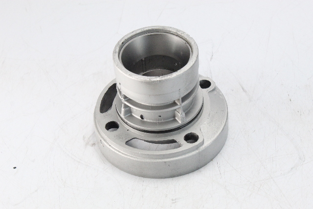 910240 0910240 Johnson Evinrude OMC 1980-1985 Bearing Housing 2.5 3.0 3.8 4.3 +L