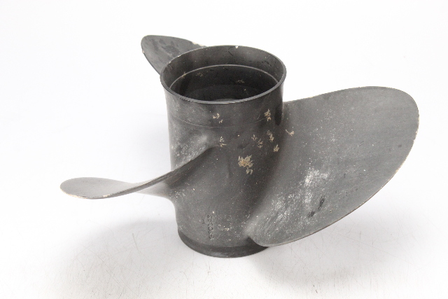9411-135-15 Solas 1961 & UP RH 13-1/2 x 15 Propeller 40 45 50 55 60 + HP NO HUB