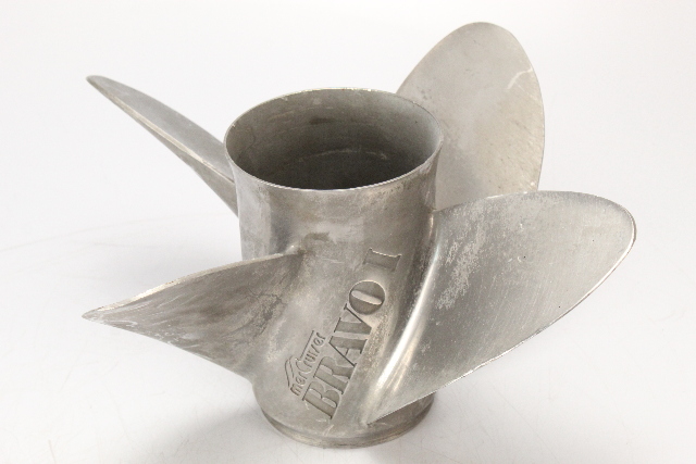 48-831918A55 Mercruiser 1978 & Up Bravo I 15 1/4 x 30 Propeller 90 115 135 + HP
