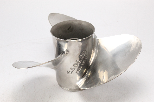 9431-135-15 Solas Rubex 1968 & UP RH 13-1/2 X 15 Propeller 50 60 70 + HP NO HUB