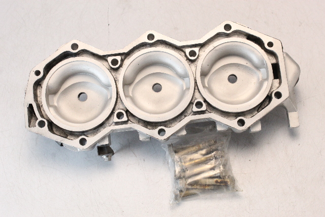 329773 Johnson Evinrude 1983-85 Cylinder Head STBD W/ Bolts 150 HP ONLY REFURBED