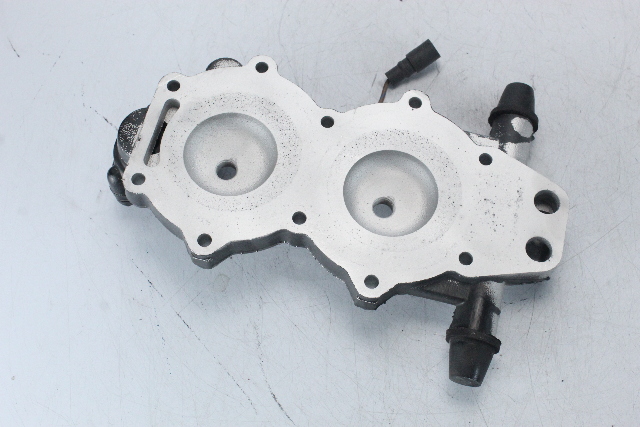 Johnson Evinrude 1995 - 2005 Cylinder Head 48 50 HP GOOD CONDITION