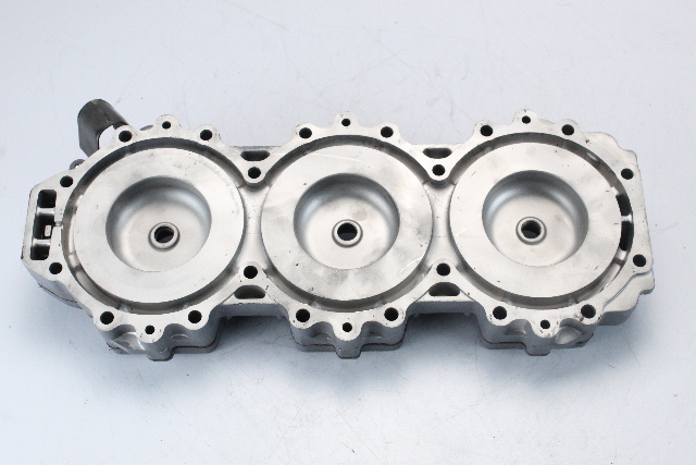 Yamaha 1996 1997 1998  - 2004 Cylinder Head 200 225 250 HP 2 Stroke V6 CLEAN