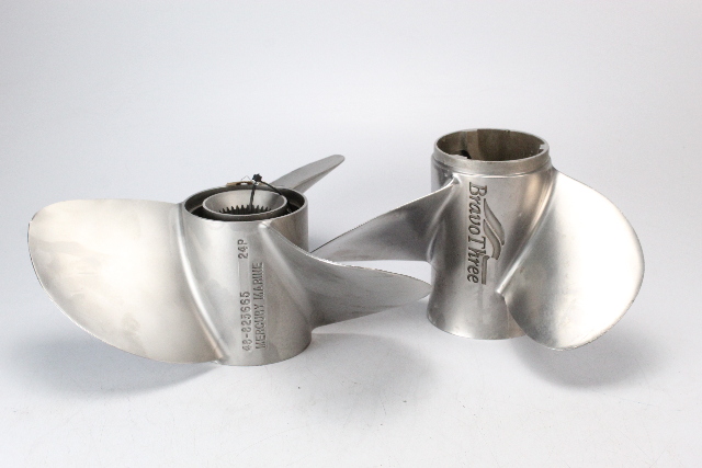 48-823666A60 SS Mercury 1994 & Up Bravo III Propeller Set 15 1/2 x 24 Pitch