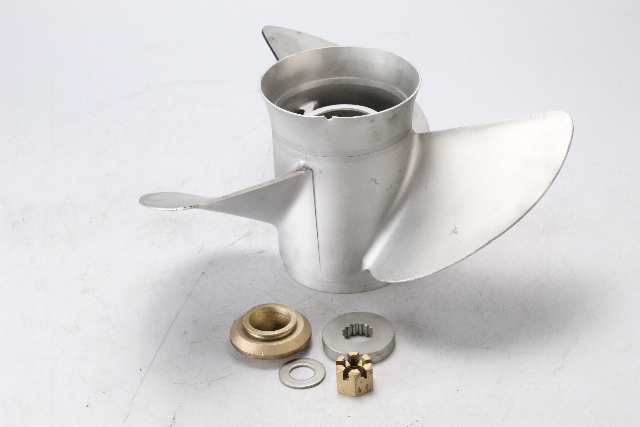 6G5-45947-01-98 Yamaha 1984 & UP RH 14-1/2 x 17 Propeller 150 + HP 6 M HUB WTY