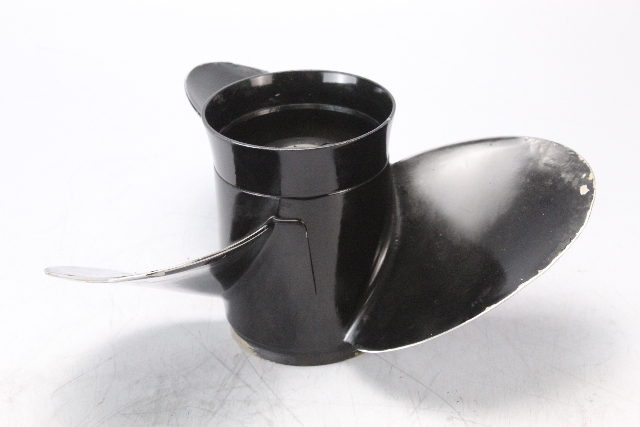 48-832828A45 Mercury Black Max 1977 & UP ALUM RH 15 x 17 Propeller 90 115 + HP
