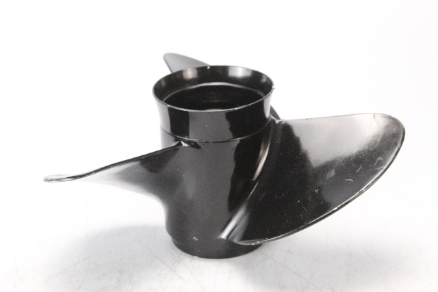 072128 Michigan Wheel 1988-94 ALUM RH 13-1/2 x 17 Propeller 85 90 120 125 150 HP