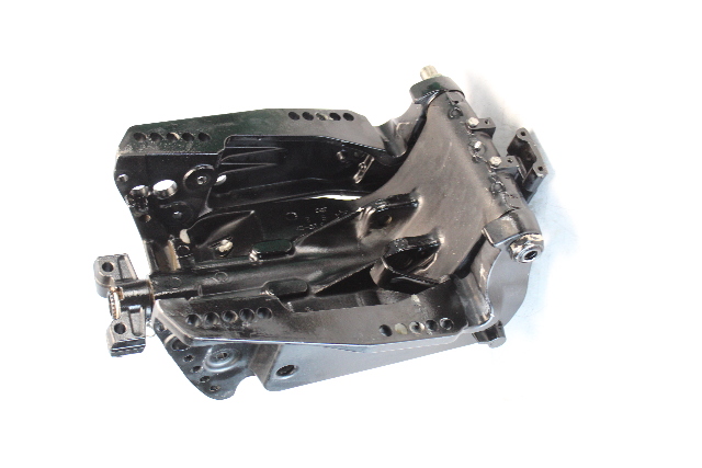 8710T20 826432A2 Mercury 1992-2002 Complete Swivel Bracket 115 135 140 150 +HP