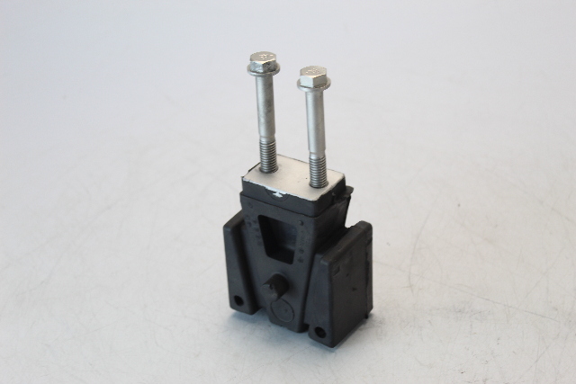 434629 0434629 Johnson Evinrude 1981 & UP Lower Rubber Mount 75 90 100 105 + HP