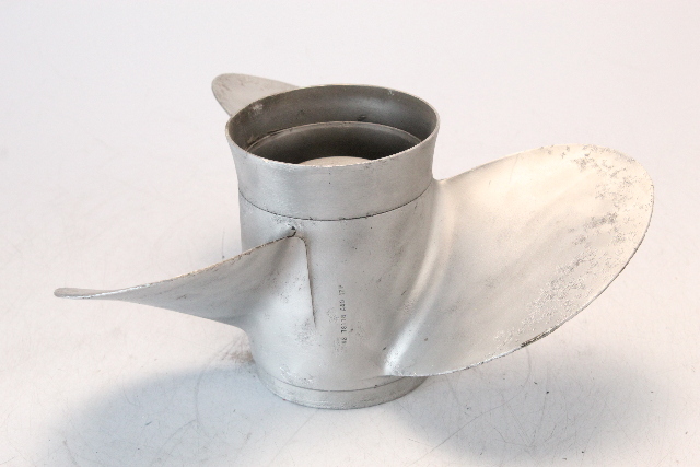 48-78118A40 Mercury 1977 & UP ALUM RH 14-1/2 x 17 Propeller 90 115 135 150 + HP