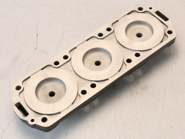8M0143213 C# 18488-C4 184888 Mercury 1992-2000 Cylinder Head 135 150 175 200 HP
