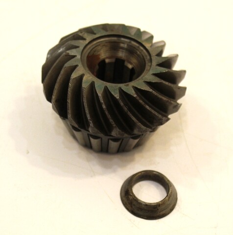 Johnson Evinrude OMC Upper Sterndrive Pinion Gear & Bearing 19 TEETH 6 SPLINES