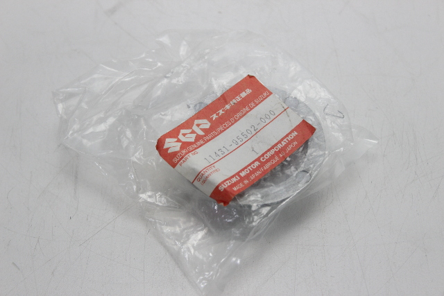 NEW OLD STOCK OEM Suzuki 1980 1981 1982 1983 1984 1985 Oil Seal Housing 75 85 HP