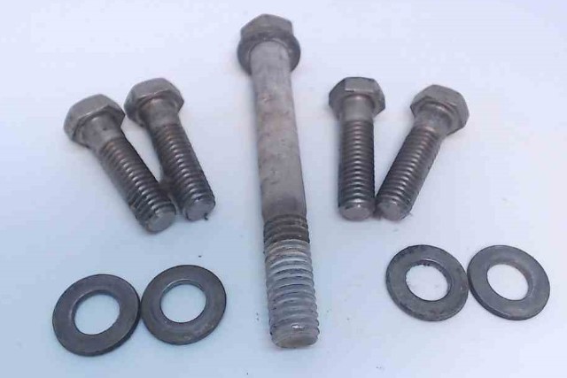 313697 (1) 305282 (4) Johnson Evinrude 1972-2005 Mount Bolts 40 48 50 HP