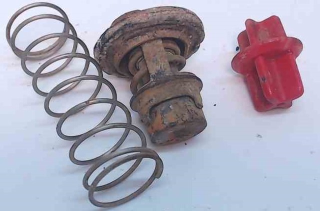 317653 322841 378065 Johnson Evinrude Pressure Relief Valve & Thermostat
