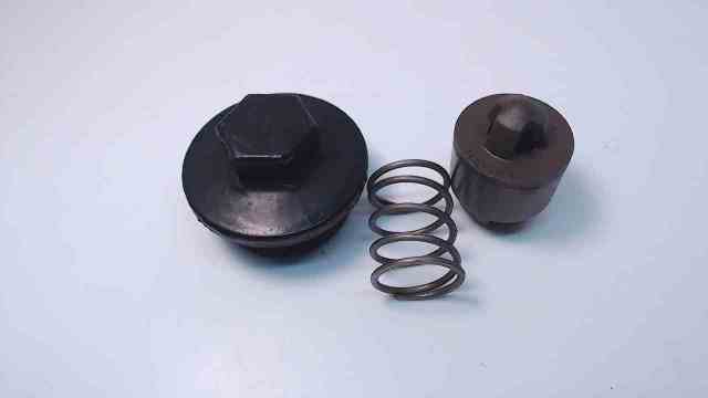 JOHNSON EVINRUDE 40 45 50 55 90 115 150 175 HP Thermostat Cover 332944 V4 V6