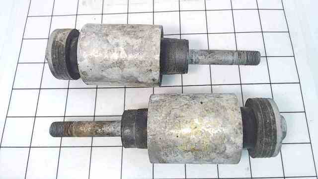 54160-87D10 Suzuki Lower Mount Set