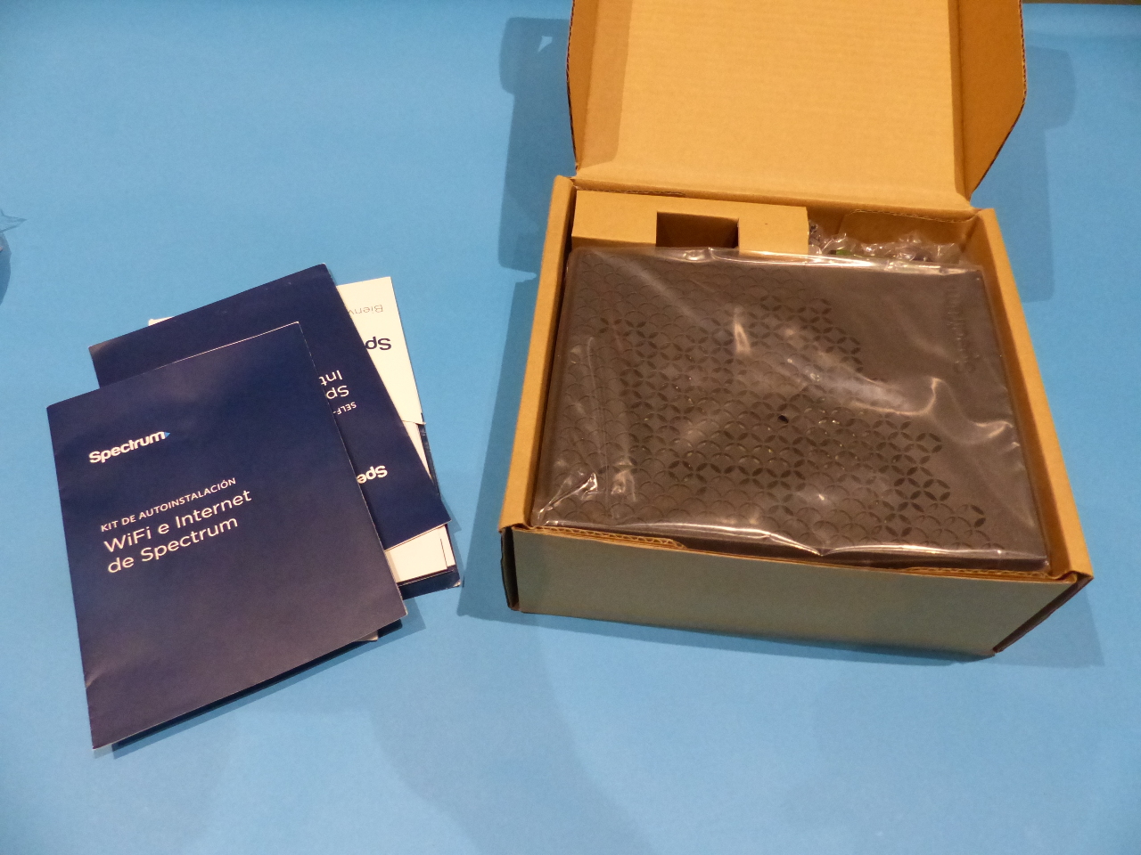 1*SPECTRUM RAC2V1S WIRELESS ROUTER 1* SPECTRUM E31U2V1 MODEM MDG