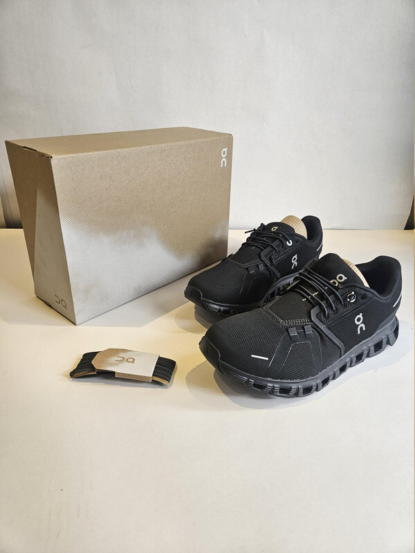 ON RUNNING 3MF10071043 CLOUD 6 BLACK/BLACK US 8.5 EU 42