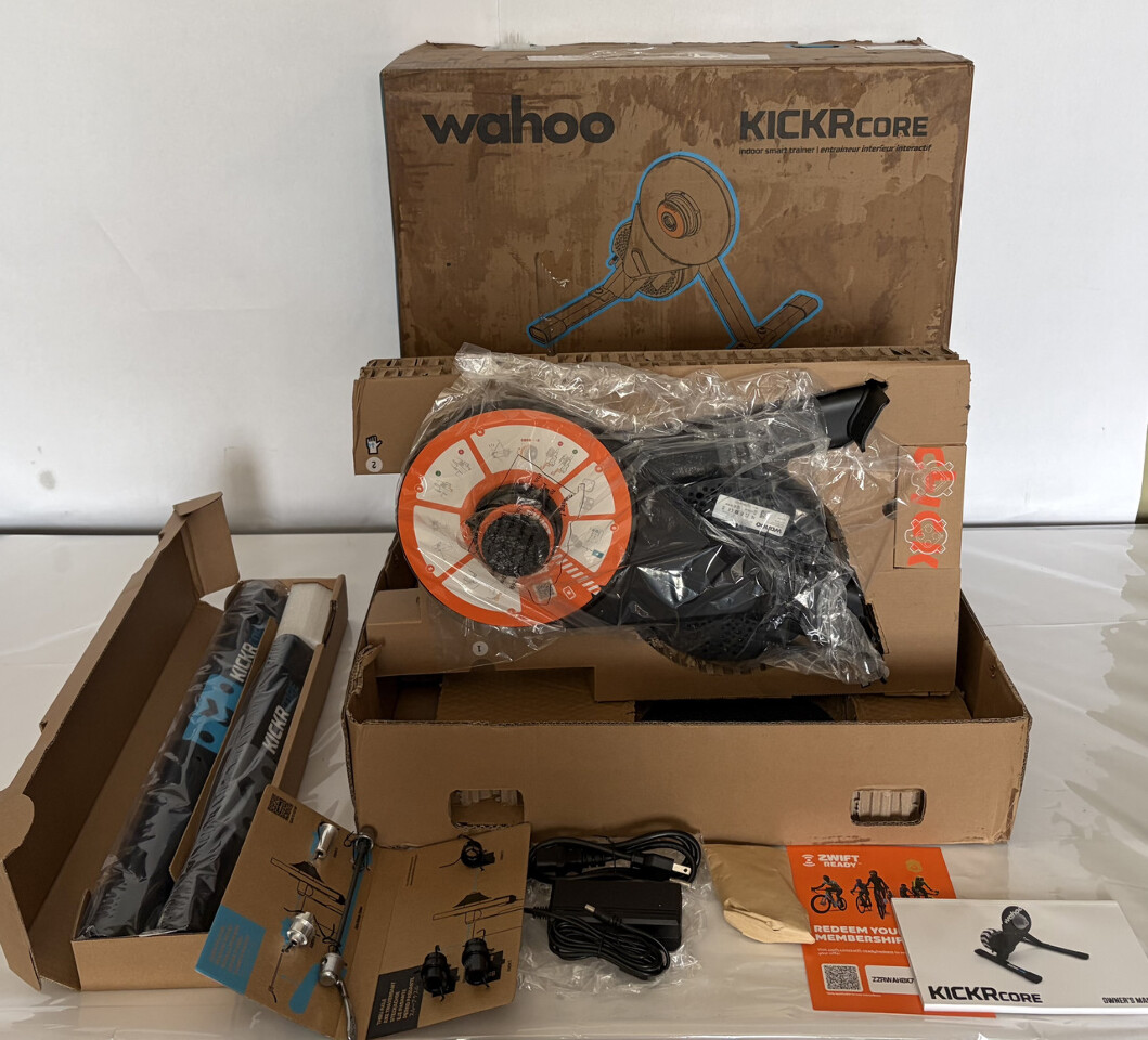 WAHOO KICKRCORE 2 WFBKTR125-3CC SMART TRAINER ZWIFT COG & CLICK INDOOR CYCLING