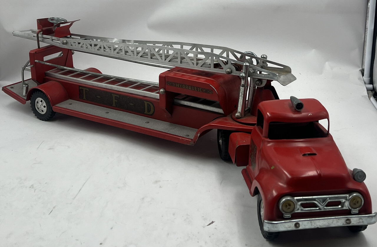 VINTAGE 1959 TONKA NO 5 TFD HYDRAULIC EXTENSION LADDER FIRE TRUCK RED
