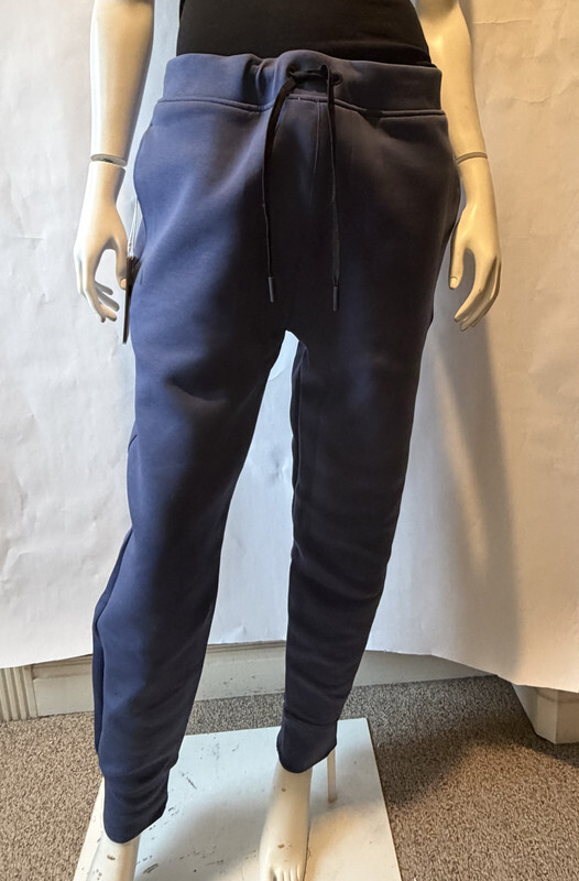ON MENS RUNNING ON CLOUDS FOCUS TECH SWEATPANTS IN ACAI SIZE MEDIUM 1MF30320584