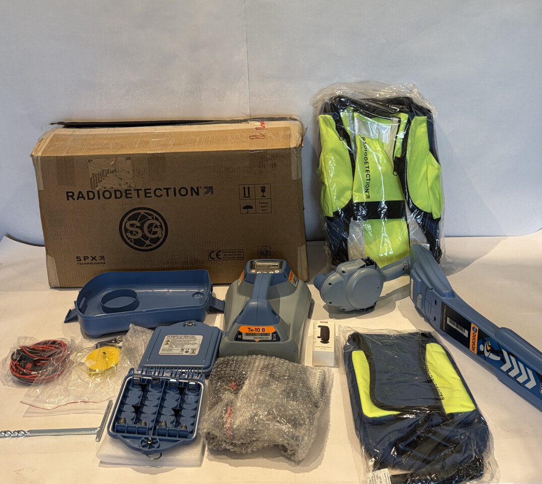 RADIODETECTION RD8200 SG CABLE AND PIPE LOCATOR W/ TX10B TX-10B TRANSMITTER SET