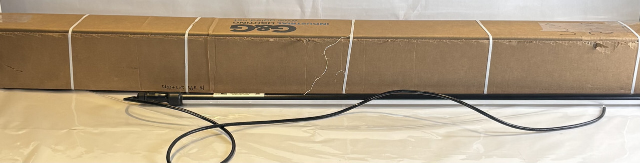 QTY*11 G&G INDUSTRIAL LIGHTING VAPOR SEALED LED VPX4-40K-277V LIGHTING SYSTEM 4'