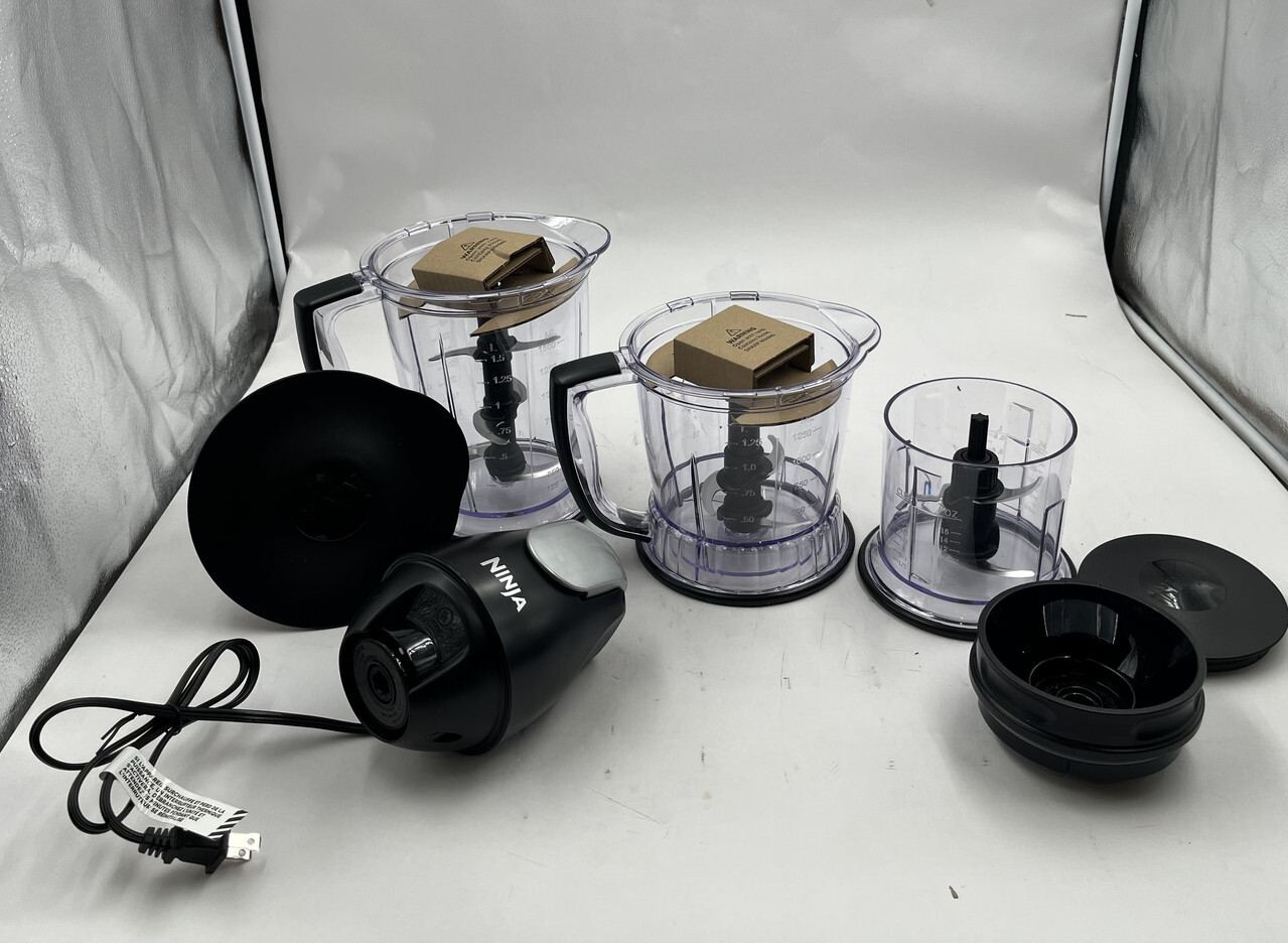 NINJA QB100430 120V-60HZ 450W 3 DIFFERENT SIZE BLENDERS.