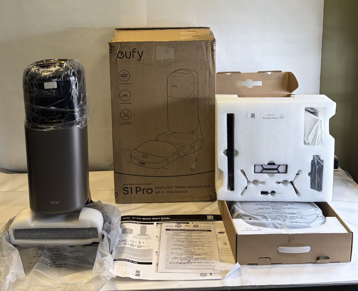 EUFY ROBOVAC OMNI S1 PRO HYRDROJET VACUUM AND MOP ALL-IN-ONE STATION
