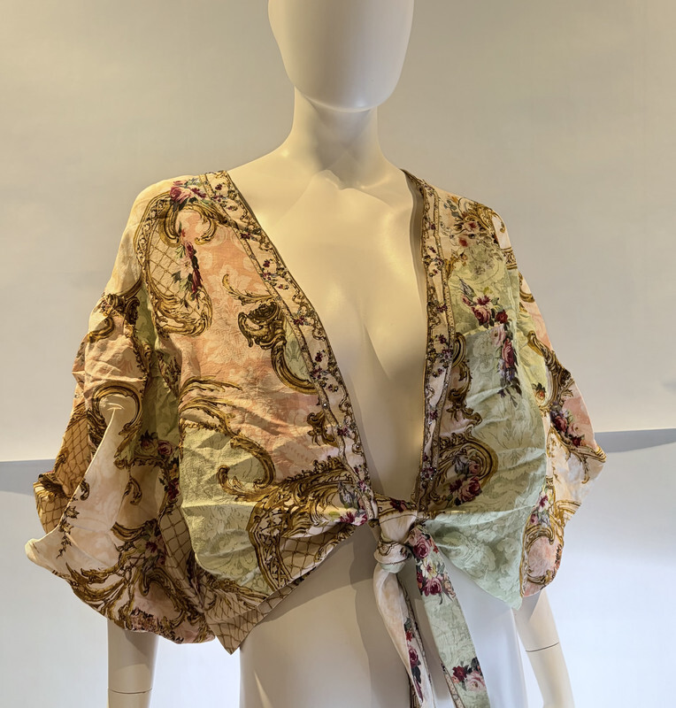 CAMILLA THE QUEENS QUATERS TIE FRONT PUFF SLEEVE TOP SZ: XL/XXL $650 TOPE044