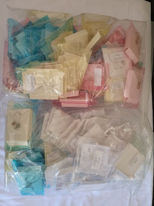 BULK JEWLERY CARDED BRACELETS NECKLACES EARRING 44 SKUS 71 TOTAL ITEMS