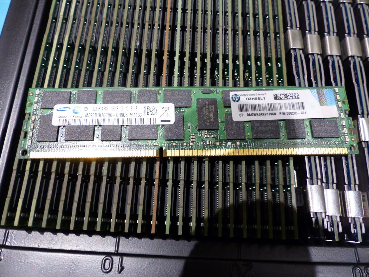 40* RAM 8GB 2RX4 DDR3 16* HYNIX 24* SAMSUNG RAM STICKS PC310600R