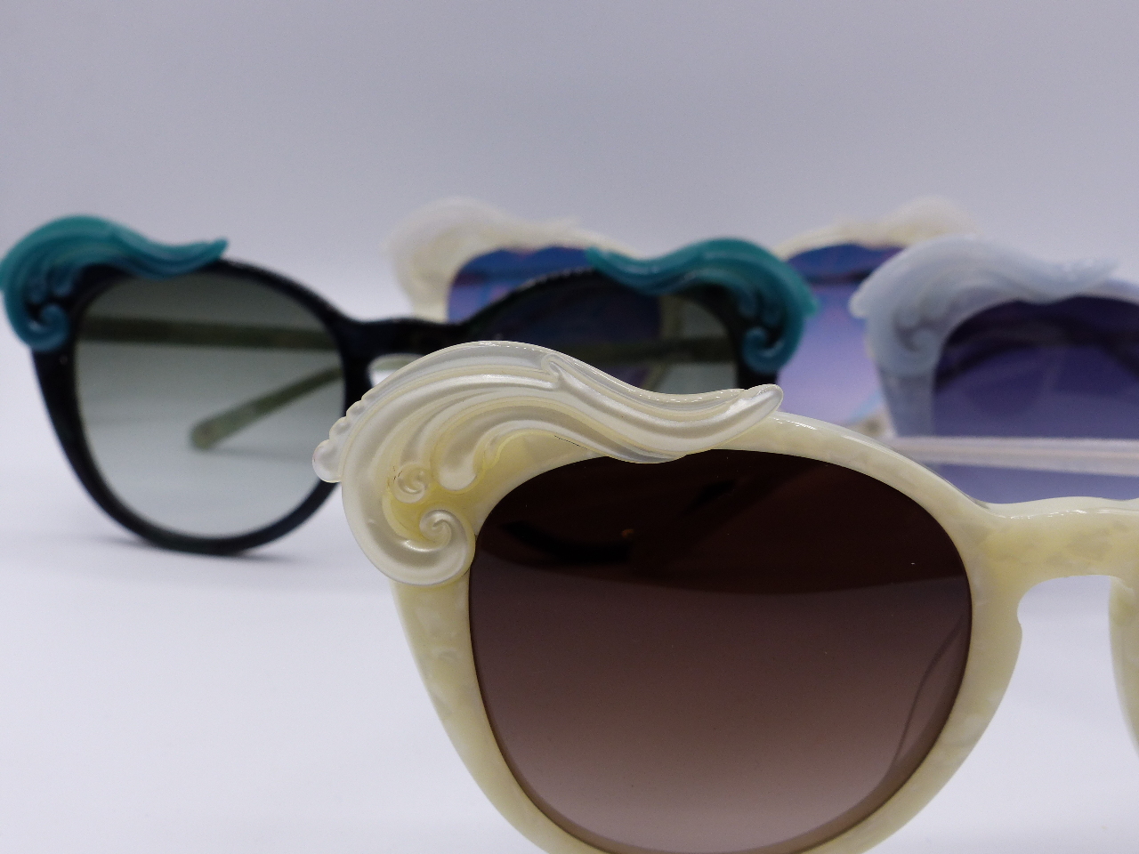 PACK OF FOUR CHILLI BEANS OC CL 1354 AQUA, BABY BLUE & WHITE GLASSES