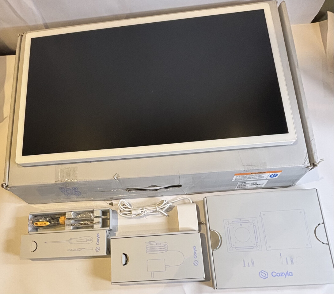 COZYLA CD-8V543F2 32 LCD TOUCHSCREEN FAMILY CALENDAR PLUS 2" WHITE