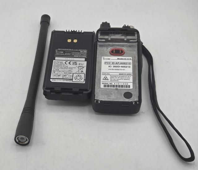 ICOM IC-A16 HANDHELD VHF AVIATION AIRBAND RADIO TRANSCEIVER WITH BATTERY