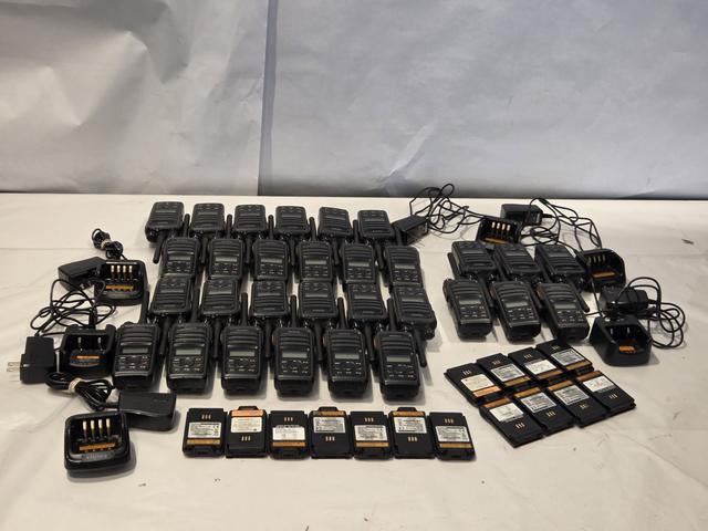 QTY 30 HYTERRA PD562 U(1) TWO WAY PORTABLE RADIOS WITH BATTERIES +