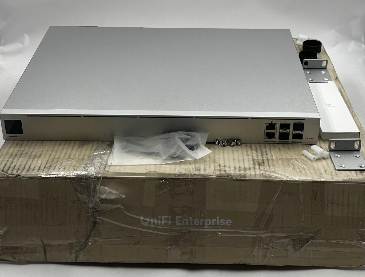 UBIQUITI EFG UNIFI 25G CLOUD ENTERPRISE FORTRESS GATEWAY W/ HARDWARE KIT