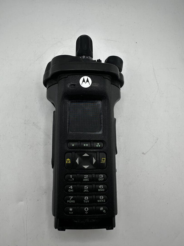 MOTOROLA H91TGD9PW7AN APX 8000XE 800MHZ DIGITAL MULTI-BAND HANDHELD UHF RADIO