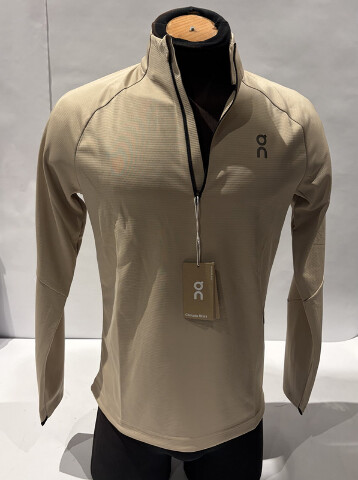 ON MENS RUNNING ON CLOUDS CLIMATE SHIRT IN DESERT SIZE MEDIUM 1ME10600603