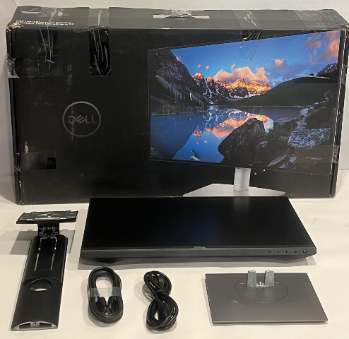 DELL ULTRA SHARP 27" WIDESCREEN LCD MONITOR U2722D QHD W/ 2560X1440 RESOLUTION