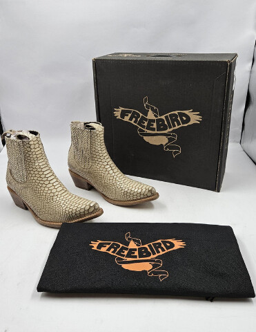 FREEBIRD MAEVE WOMEN'S WHITE SNAKE BOOTIES BOOTS US 7 UK 5 WHITE LEATHER