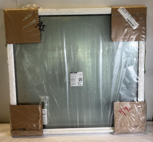 SUNRISE WINDOWS DOUBLE HUNG 30 3/4"X28 1/2" WINDOW WITH LATCHES