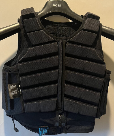 RACESAFE MOTION3 YOUNG RIDER LARGE/SHORT BLACK BODY PROTECTION VEST