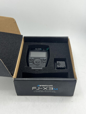 WESTCOTT FJ-X3 M UNIVERSAL WIRELESS FLASH TRIGGER WITH CAMERA MOUNT AND BATTERY