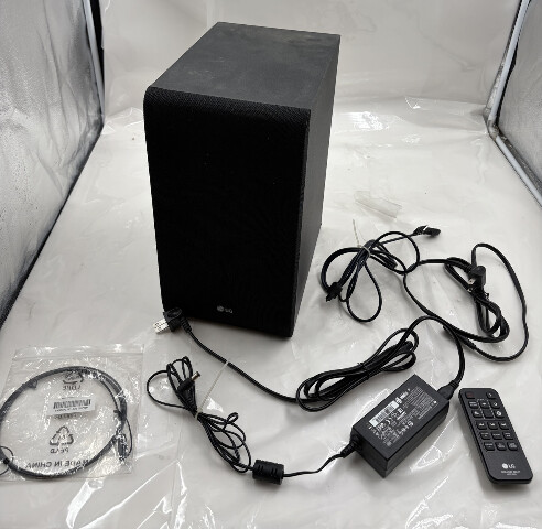 LG SPJ5B-W WIRELESS ACTIVE SUBWOOFER 120V 60HZ 33W 6.73" W X 12.6" H X 9.92"DEEP
