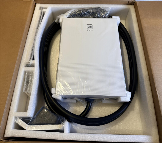 GM ENERGY POWER SHIFT CHARGER FAST LEVEL 2 EV CHARGING 24067708